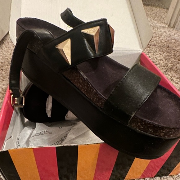 Platform Sandals - Picture 2 of 2